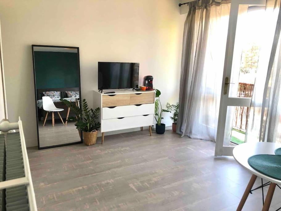 Cozy Studio With Balcony And Free Parking Aix-en-Provence Kültér fotó